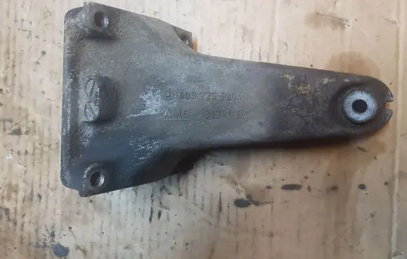 Mercedes-Benz S W140 Engine mounting bracket 6032235204