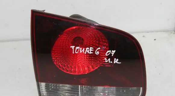 Volkswagen Touareg I Tailgate rear/tail lights
