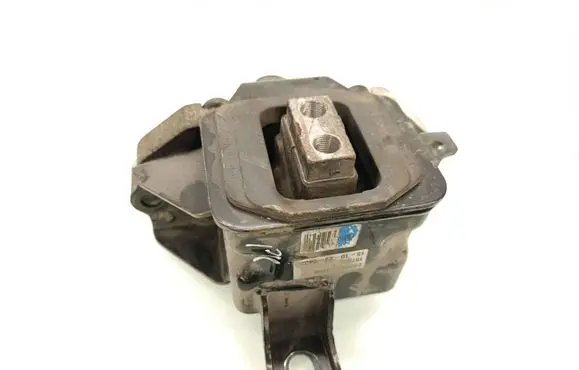 Engine mount bracket