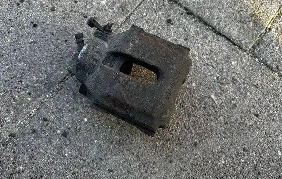 Front brake caliper