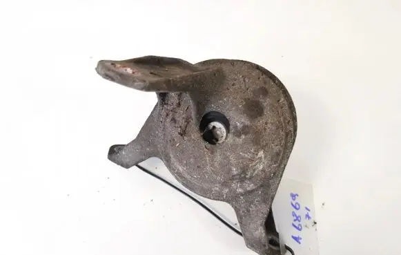 Opel Zafira A Engine mount bracket