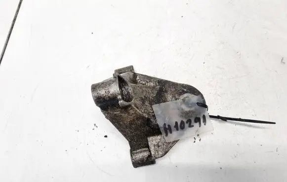 Nissan Primera Engine mounting bracket