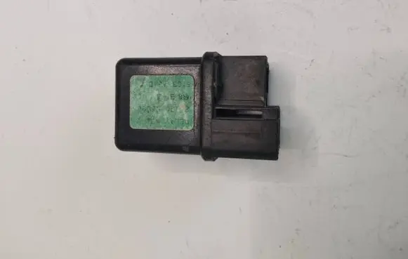 Infiniti QX4 Glow plug pre-heat relay 2523005U00 6103