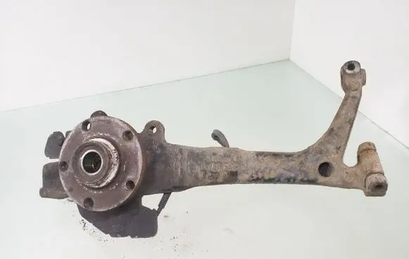 Volkswagen PASSAT B5 Front wheel hub spindle knuckle 8D0407258S