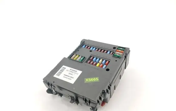 Smart ForTwo II Fuse module 0011868V013 5WK45090