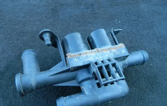 BMW 5 F10 F11 Coolant heater control valve 9310349