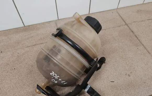 Peugeot 206+ Coolant expansion tank/reservoir 9647777280