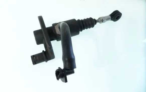 Volkswagen PASSAT B5 Clutch master cylinder 