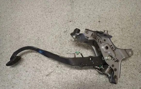 Toyota Auris 150 Pedal assembly 