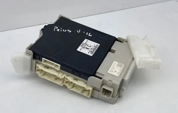 Toyota Prius+ (ZVW40) Fuse module 8273047550A 4830 5F020852