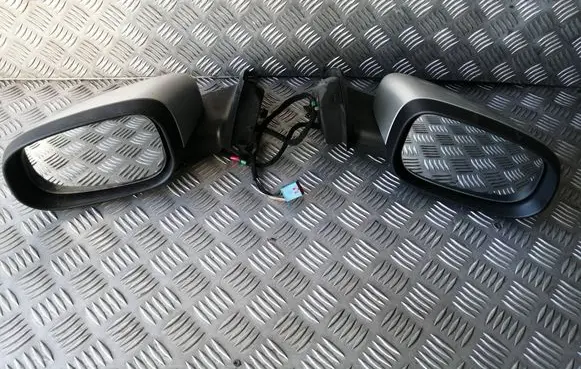 Volvo V50 Front door electric wing mirror 3303000 3303001