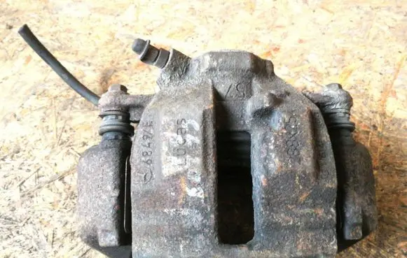 Mercedes-Benz C W203 Front brake caliper 6849E