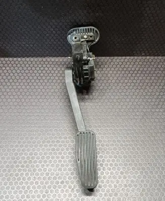 Volvo V70 Accelerator throttle pedal 30683514 6PV00853713
