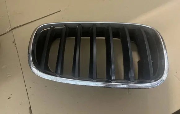 BMW X5 E70 Front bumper upper radiator grill 51137171396
