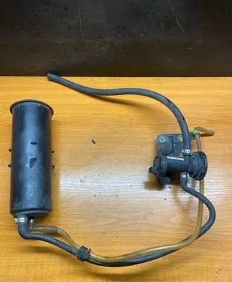Volkswagen PASSAT B4 Active carbon filter fuel vapour canister 171201813