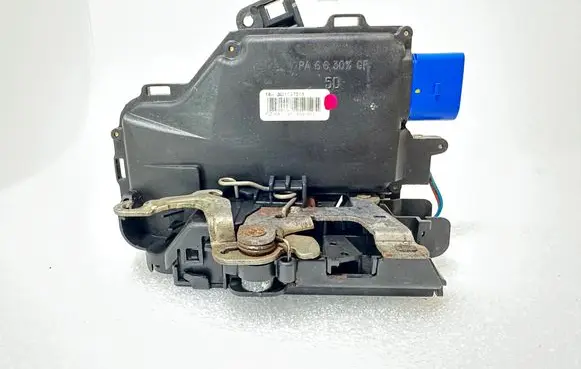 Volkswagen Touareg I Front door lock 3D1837016