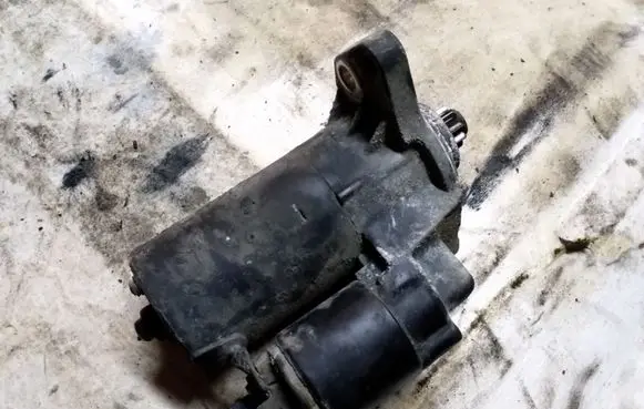 Volkswagen Golf IV Starter motor 0001121006