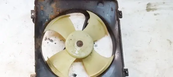 Honda HR-V Radiator cooling fan shroud