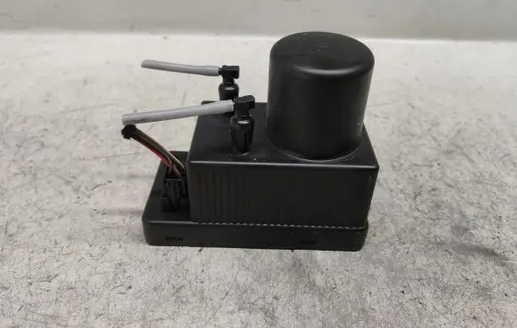 Mercedes-Benz E W211 Central locking vacuum pump 2038000048 0132006365