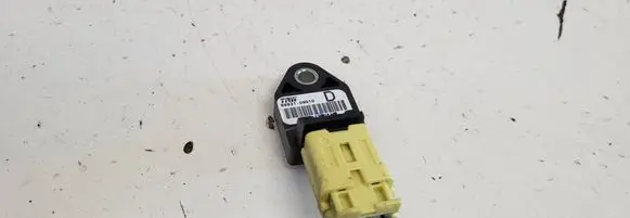 Toyota Corolla Verso E121 Airbag deployment crash/impact sensor 898310W010 039611806A