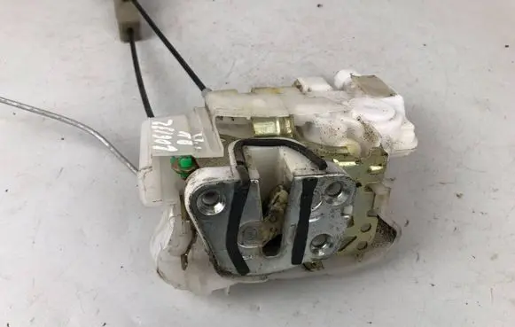 Subaru Legacy Front door lock 61031AG032 61039AG010