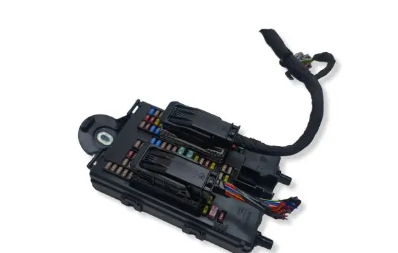 Volvo XC60 Fuse module 32142591 0047461 K067R