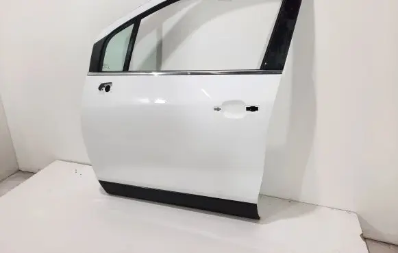 Chevrolet Trax Front door