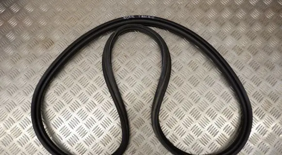 Tesla Model 3 Rubber seal tailgate window/glass 109106900D
