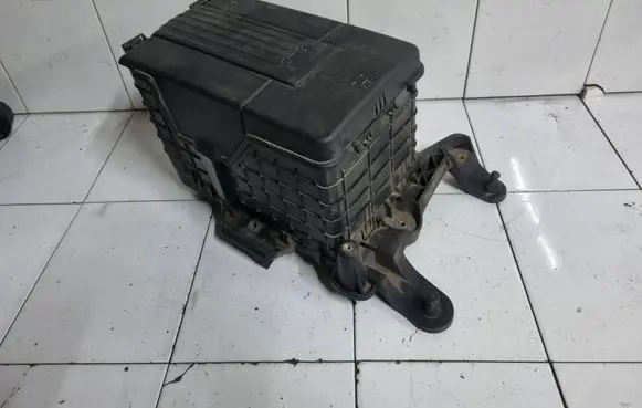 Volkswagen PASSAT B6 Battery box tray 1K0915335C 1K0915333C