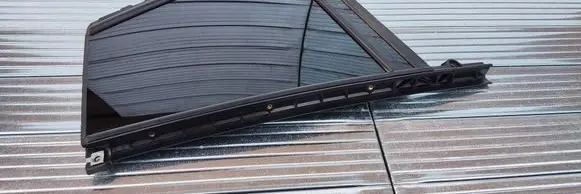 Rear vent window glass