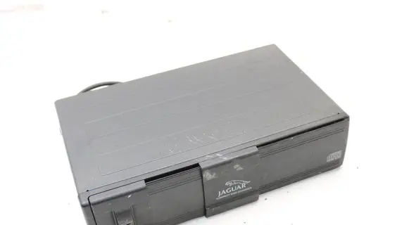Jaguar XK8 - XKR CD/DVD changer LNF4160AA