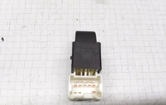 Nissan Almera Electric window control switch