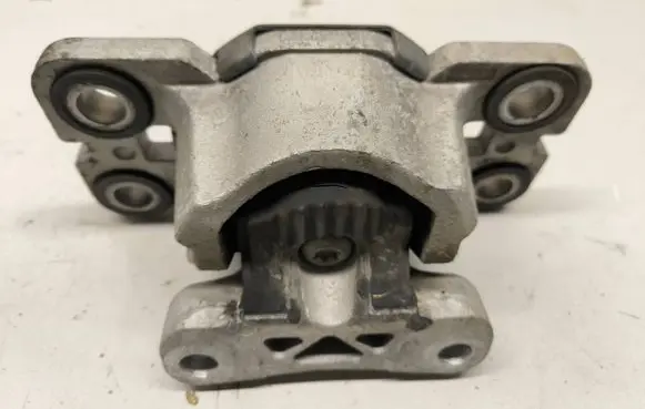 Land Rover Evoque I Engine mount bracket GJ327M121AD