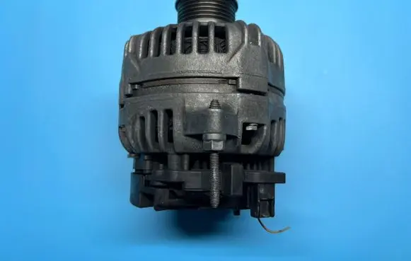 Renault Clio III Generator/alternator 8200390675 0124425037