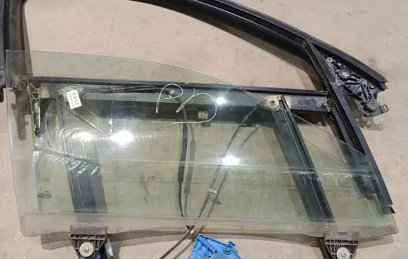 Audi A4 S4 B6 8E 8H Front door window glass four-door AS2
