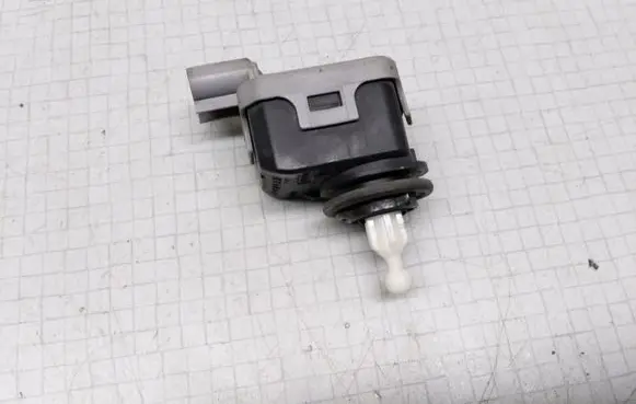 Opel Astra G Headlight level adjustment motor 90590665