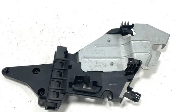 Rear door exterior handle/bracket