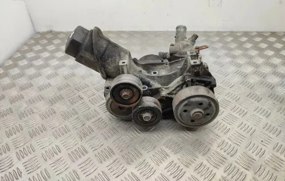 Honda FR-V Oil filter mounting bracket