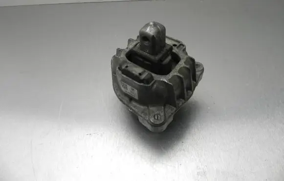 BMW 7 F01 F02 F03 F04 Engine mount bracket 6775906 VD9394