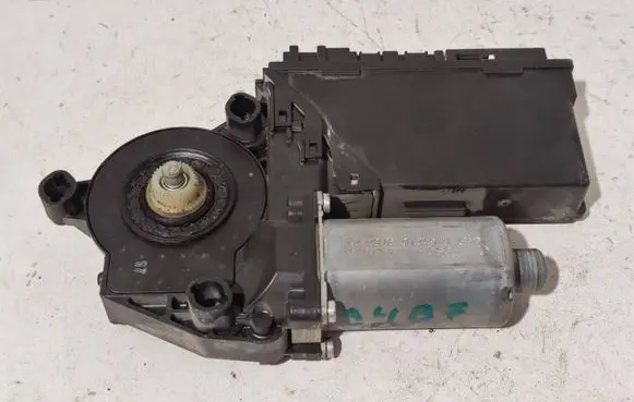 Audi A4 S4 B7 8E 8H Front door window regulator motor 8E1959802H 5WK49201CBF 105841204