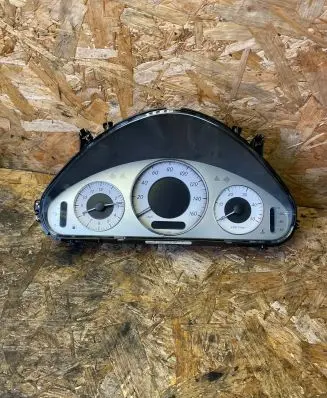 Mercedes-Benz E W211 Speedometer (instrument cluster) A2115409247 110050284