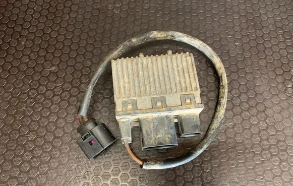 Audi A6 S6 C5 4B Coolant fan relay 8D0959501C 040904