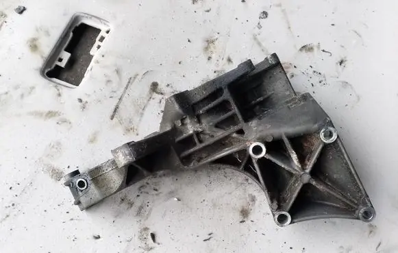 Volkswagen Transporter - Caravelle T4 Generator/alternator bracket 074145169