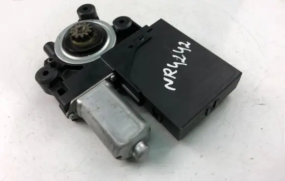 Volvo C30 Front door window regulator motor 979038100
