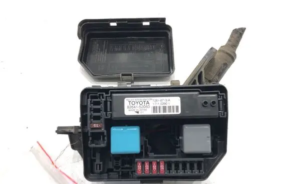 Toyota Yaris Fuse box set 82641-52060