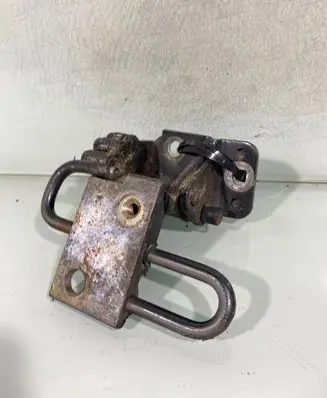 Audi A4 S4 B7 8E 8H Front door lower hinge 