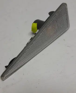 Front fender indicator light