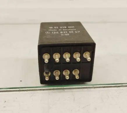 Mercedes-Benz E W124 Hazard warning light relay 1248210147