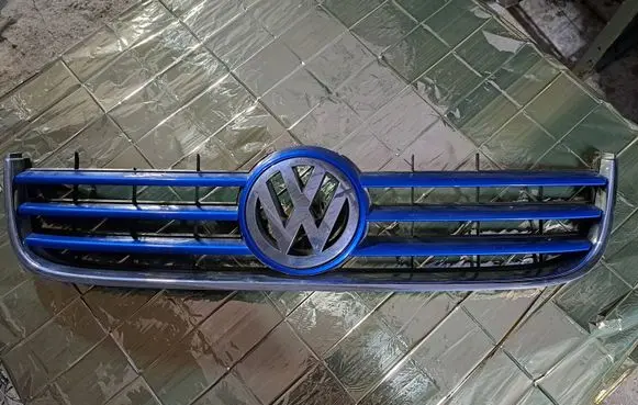 Volkswagen Multivan T5 Front bumper upper radiator grill