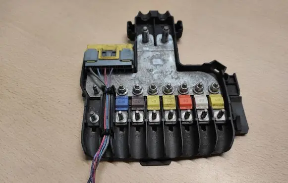 Citroen C4 Grand Picasso Fuse module 9662914480